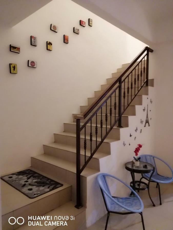 Alyaleesya Homestay Teres Бринчанг Екстер'єр фото