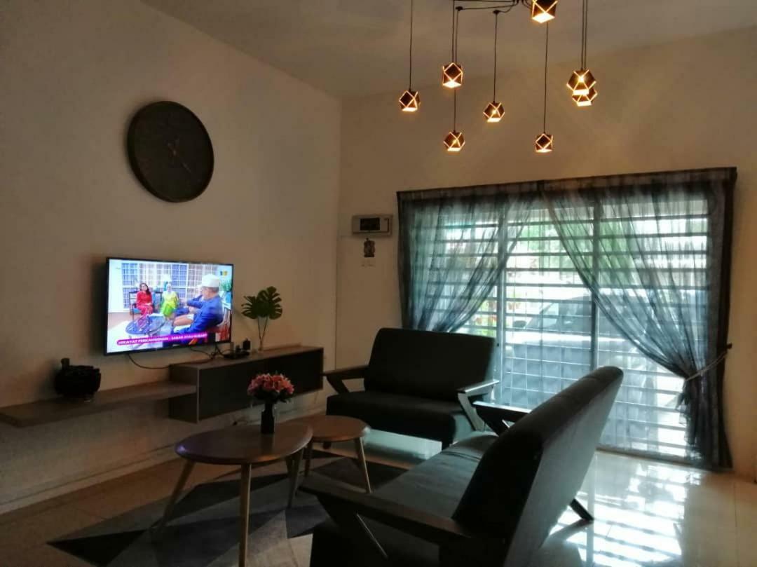 Alyaleesya Homestay Teres Бринчанг Екстер'єр фото